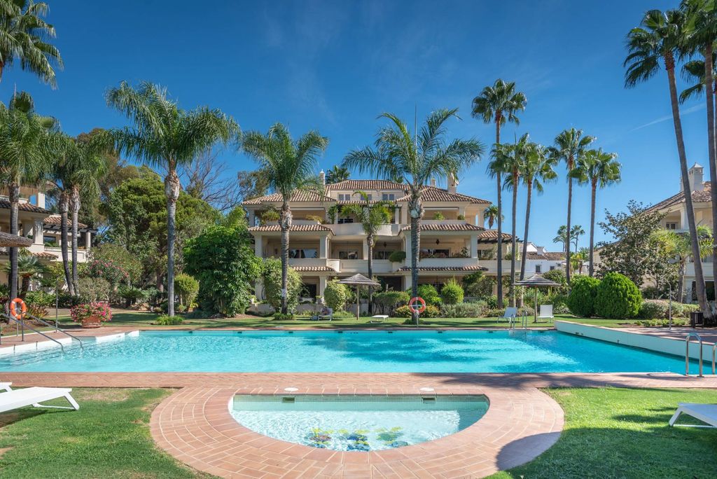 3 bedroom luxury penthouse for sale in Nueva Andalucia, Spain