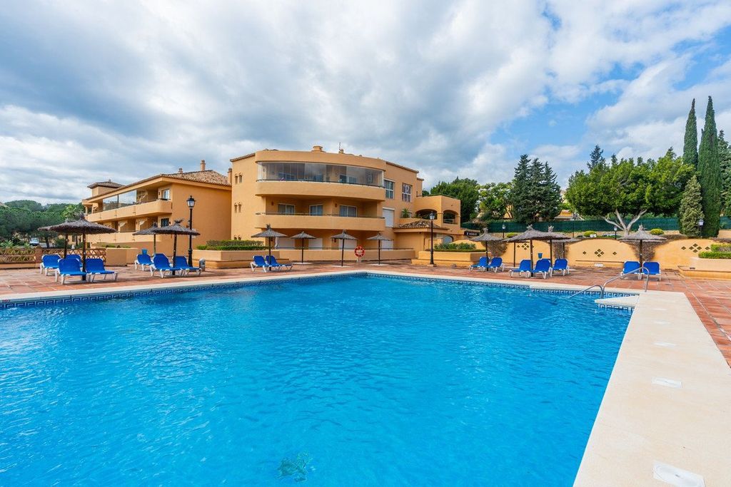 Luxury penthouse for sale in Elviria, Spain