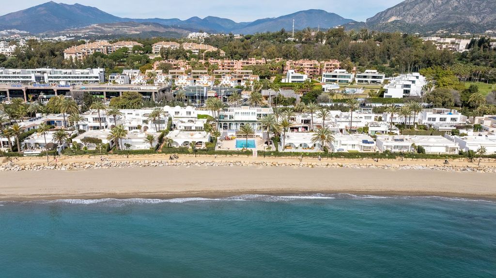 Luxury penthouse for sale in The Golden Mile, Marbella, Andalusia