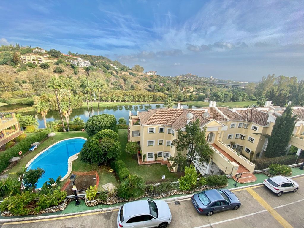 Luxury penthouse for sale in La Quinta, Marbella, Andalusia