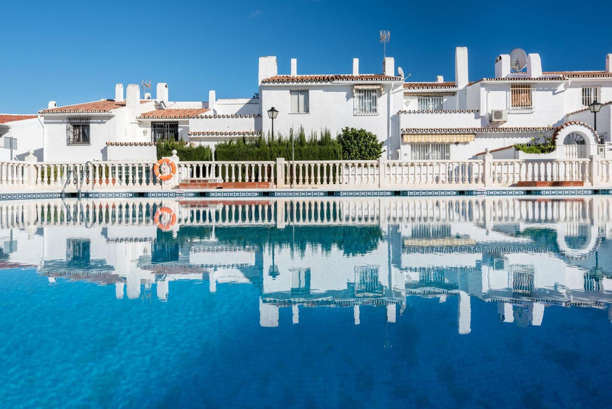 Terraced Townhouse for sale in Estepona