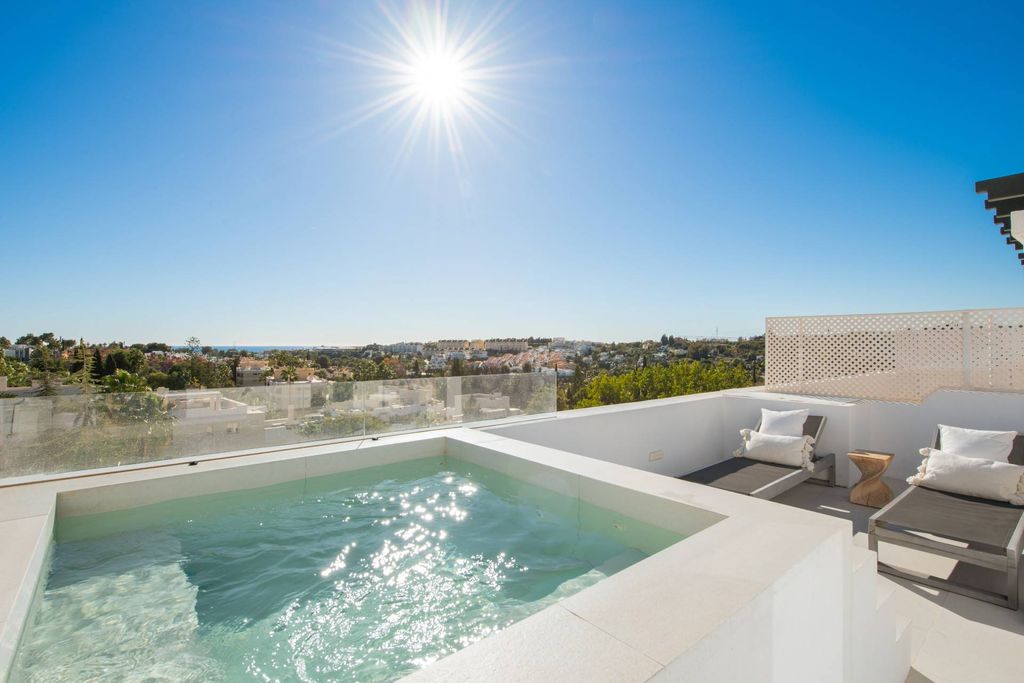 3 bedroom luxury penthouse for sale in Marbella, Andalusia