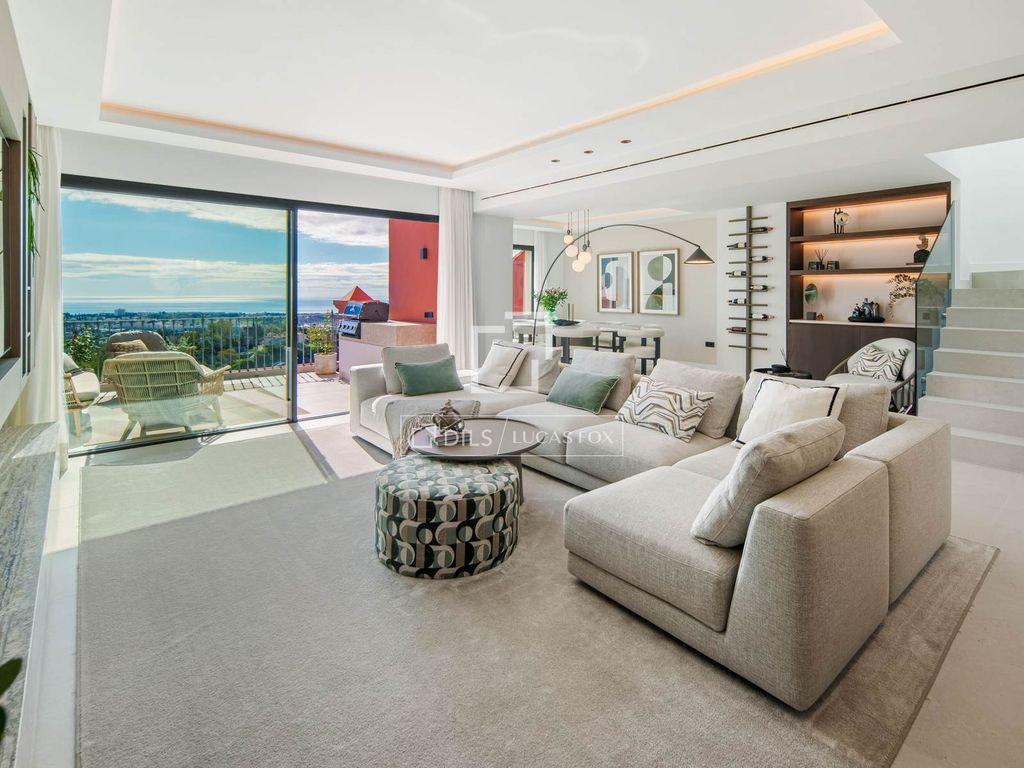 2 bedroom luxury penthouse for sale in Marbella, Andalusia