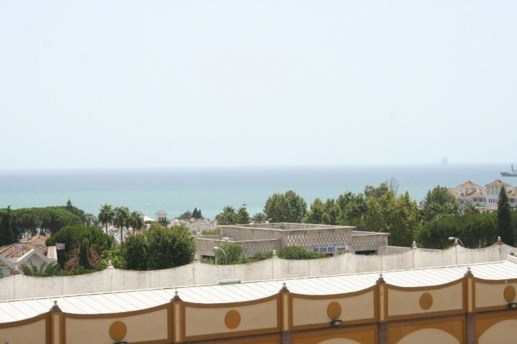 4 bedroom luxury penthouse for sale in The Golden Mile, Spain
