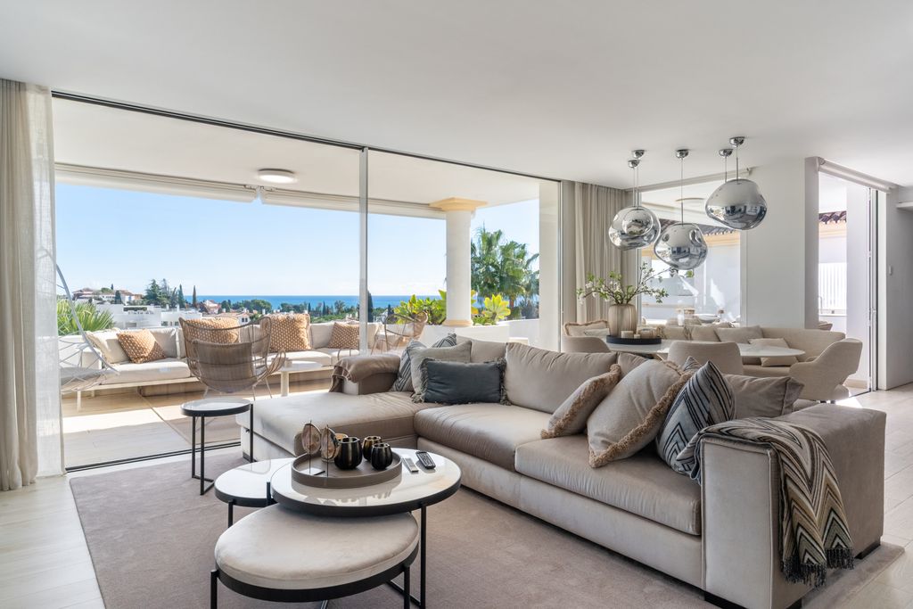3 bedroom luxury penthouse for sale in Marbella, Andalusia