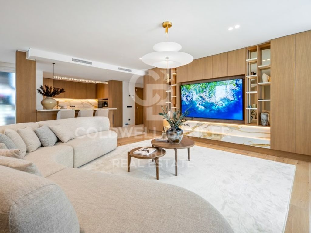 3 room luxury penthouse for sale in Marbella, Andalusia